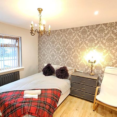 Beautiful Guest Rooms, Free Parking, 30Min Heathrow, 40Min Wembley, 60Min Central London グリーンフォード エクステリア 写真