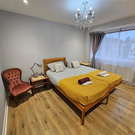 Beautiful Guest Rooms, Free Parking, 30Min Heathrow, 40Min Wembley, 60Min Central London グリーンフォード エクステリア 写真