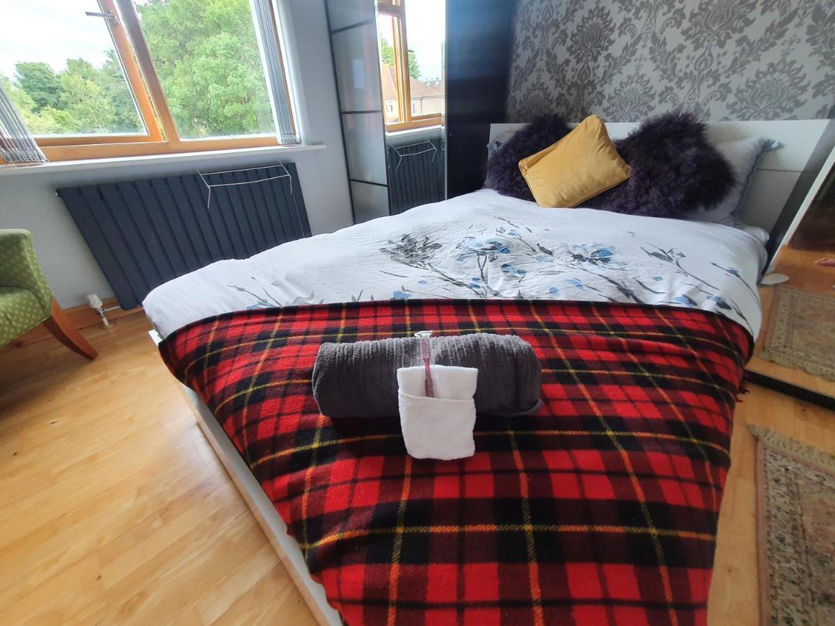 Beautiful Guest Rooms, Free Parking, 30Min Heathrow, 40Min Wembley, 60Min Central London グリーンフォード エクステリア 写真