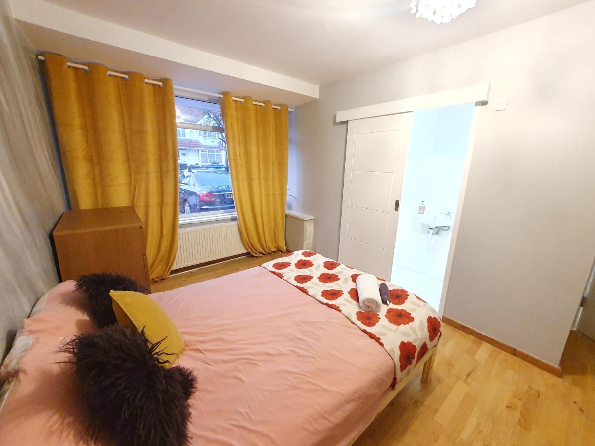 Beautiful Guest Rooms, Free Parking, 30Min Heathrow, 40Min Wembley, 60Min Central London グリーンフォード エクステリア 写真