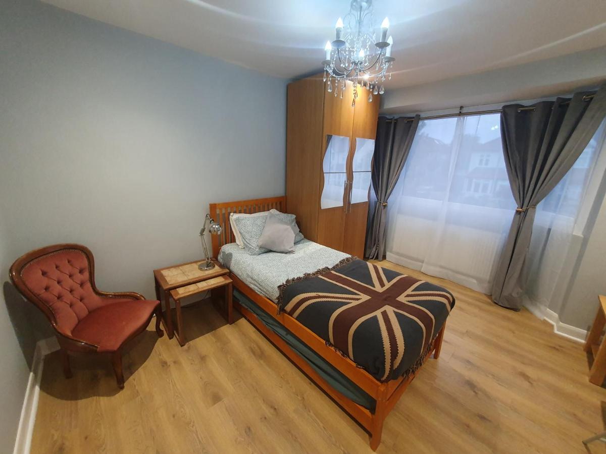 Beautiful Guest Rooms, Free Parking, 30Min Heathrow, 40Min Wembley, 60Min Central London グリーンフォード エクステリア 写真