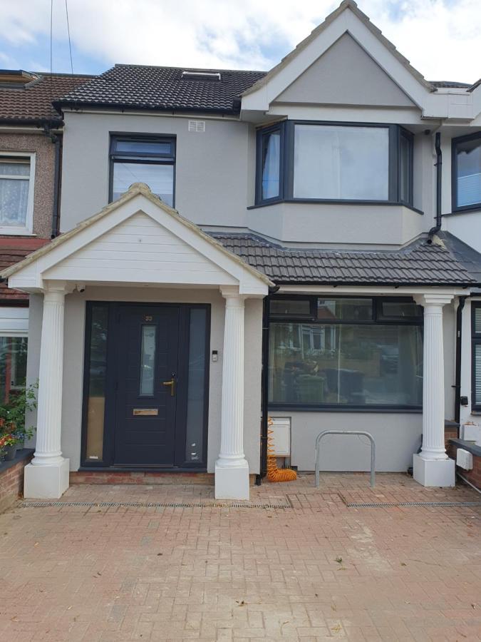 Beautiful Guest Rooms, Free Parking, 30Min Heathrow, 40Min Wembley, 60Min Central London グリーンフォード エクステリア 写真