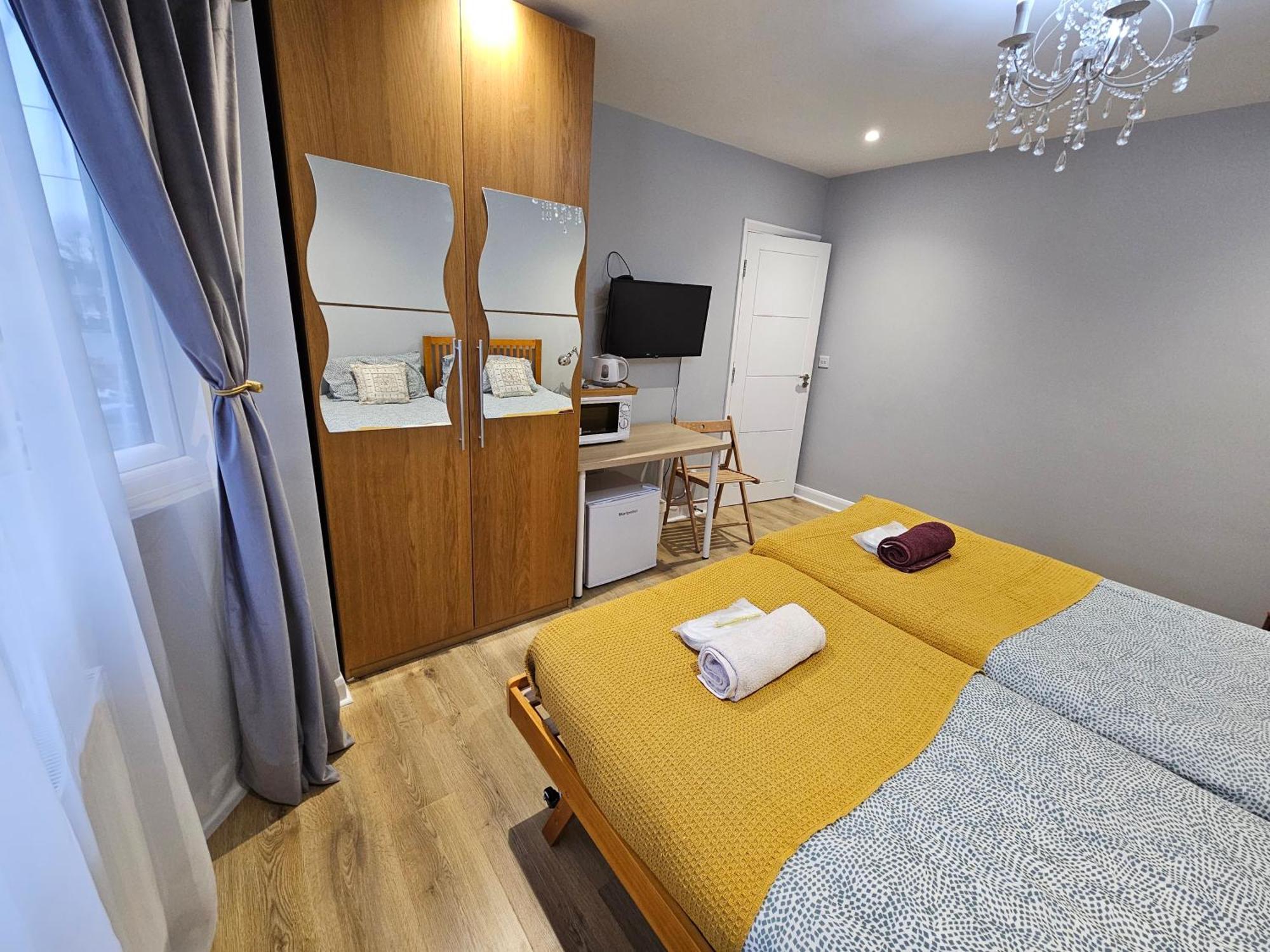 Beautiful Guest Rooms, Free Parking, 30Min Heathrow, 40Min Wembley, 60Min Central London グリーンフォード エクステリア 写真