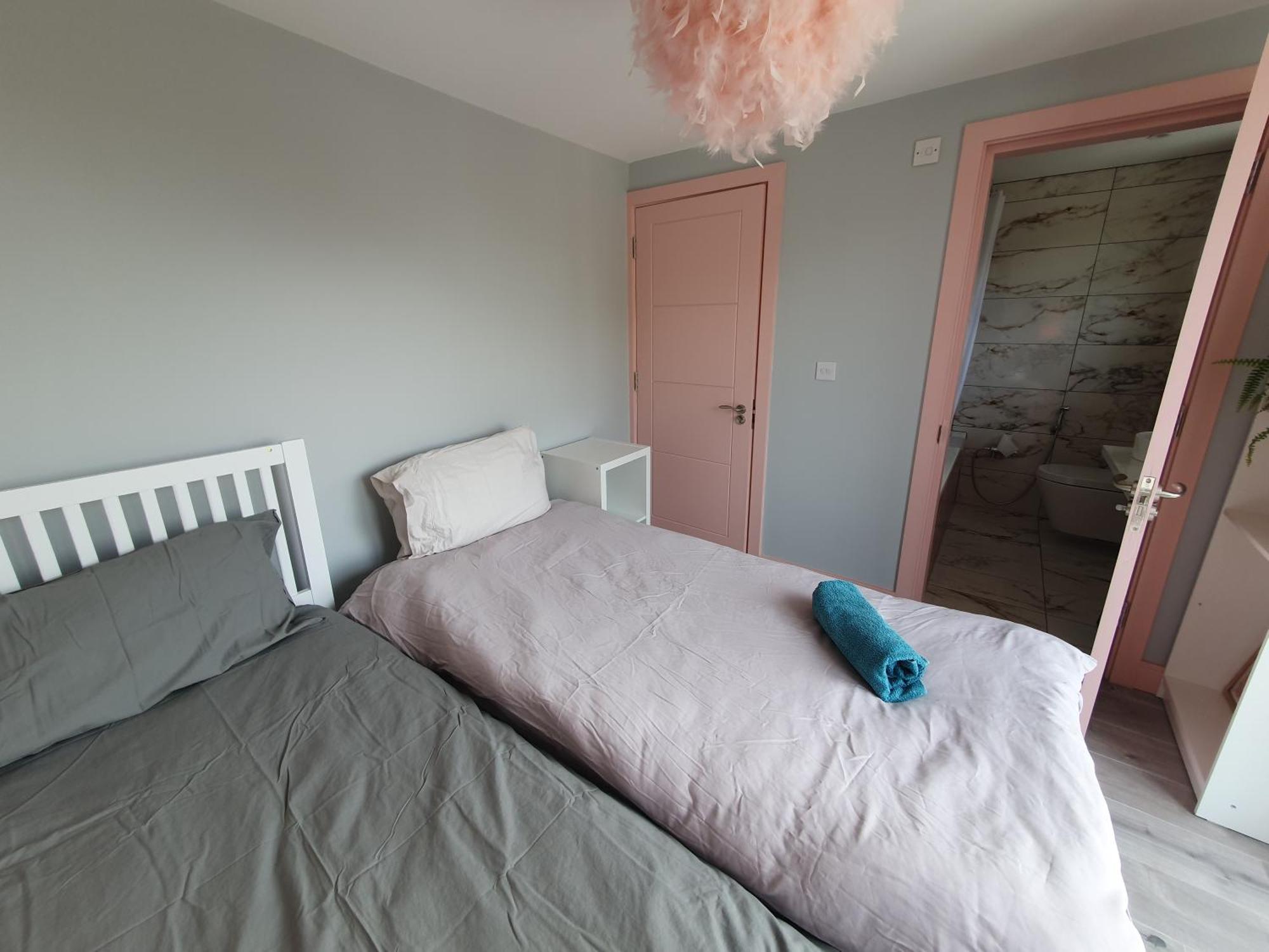 Beautiful Guest Rooms, Free Parking, 30Min Heathrow, 40Min Wembley, 60Min Central London グリーンフォード エクステリア 写真